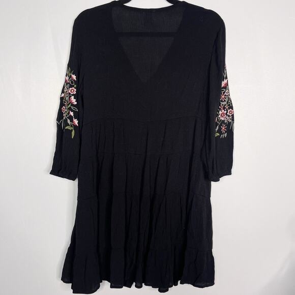 Francescas Blue Rain Medium Black Floral Embroidered V Neck Tiered Dress Crepe - Picture 2 of 10